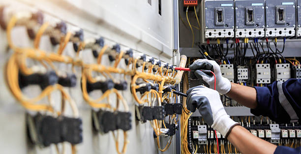 Professional Electrician technician working in Meadow Woods, FL